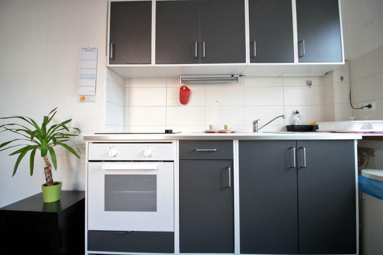 Charming 3-Bedroom Apartment With Parking Lot Wurzburg Bagian luar foto