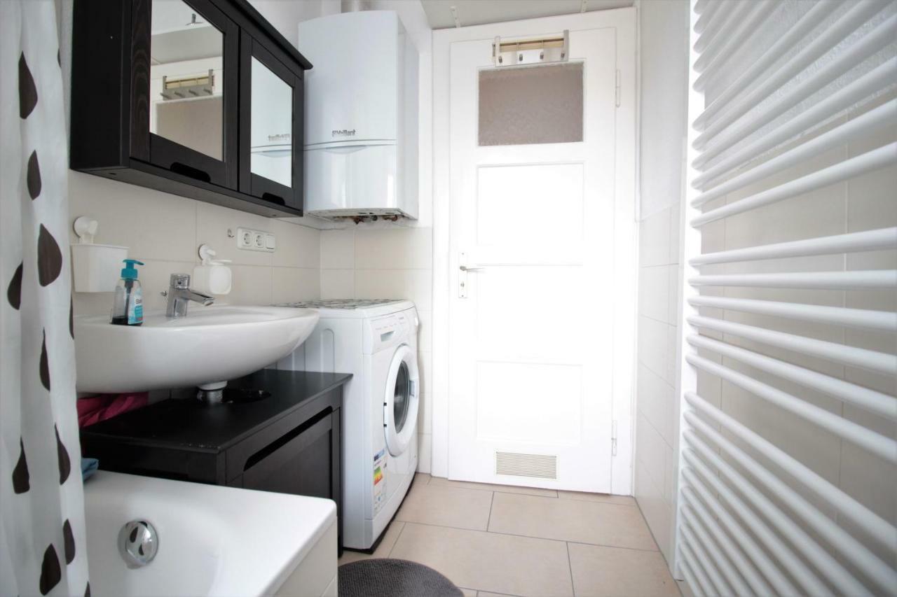 Charming 3-Bedroom Apartment With Parking Lot Wurzburg Bagian luar foto